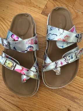 Steve Madden Kids Silver Floral Metallic Buckle Sandals
